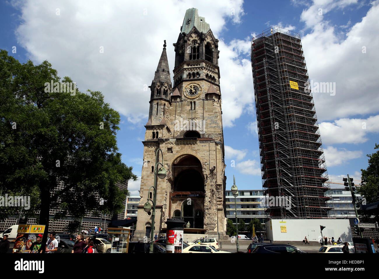 Berlin, Deutschland ist Juni 2015:Kaiser-Wilhelm-Gedächtniskirche das symbolische Zentrum von West-Berlin, sowie eine Kirche ist, ein Denkmal, das Erbse feiert Stockfoto