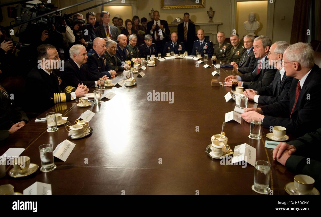US-Präsident George W. Bush beherbergt eine strategische militärische Treffen mit militärischen Kampfkommandanten und Führer im Weißen Haus Cabinet Room 29. Januar 2008 in Washington, DC. Stockfoto