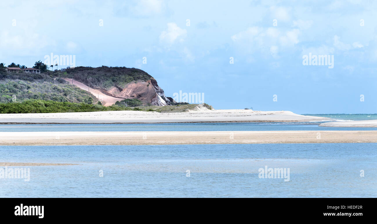 Sandbänke mitten im Meer auf den Strand von Joao Pessoa PB, Brasilien. Stockfoto
