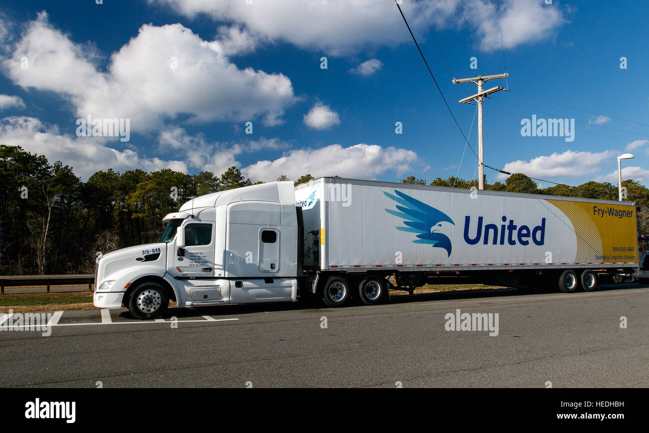 Die Usa Parkplatz Lkw Vorderansicht Amerika Lkw Lkw Lkw Park Mittel Transport Transport Lkw Zugmaschine Trainieren Verkehr Cargo Fernfahrer Wirtschaft Stockfotografie Alamy
