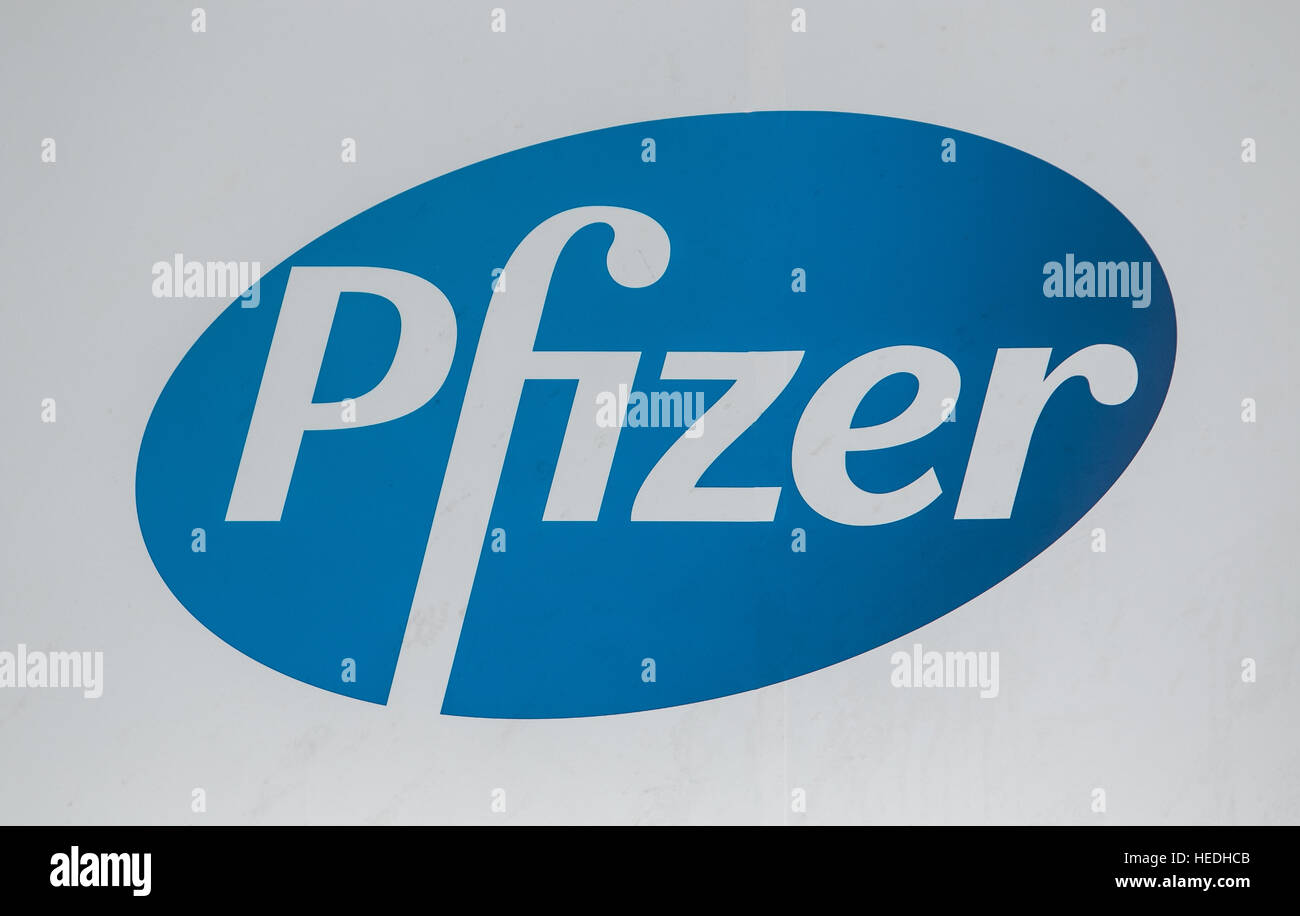 Pfizer Schild an der Außenwand des ihren Sitz in Manhattan. Stockfoto