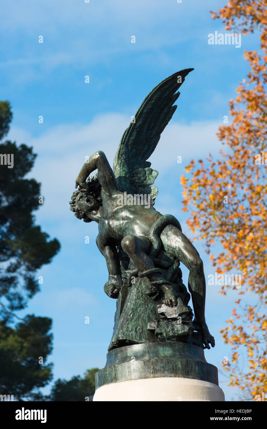 Madrid, Spanien. Parque del Retiro (Park). Statue: Monumento al Angel Caido / Fallen Angel. (1878; Ricardo Bellver) Stockfoto