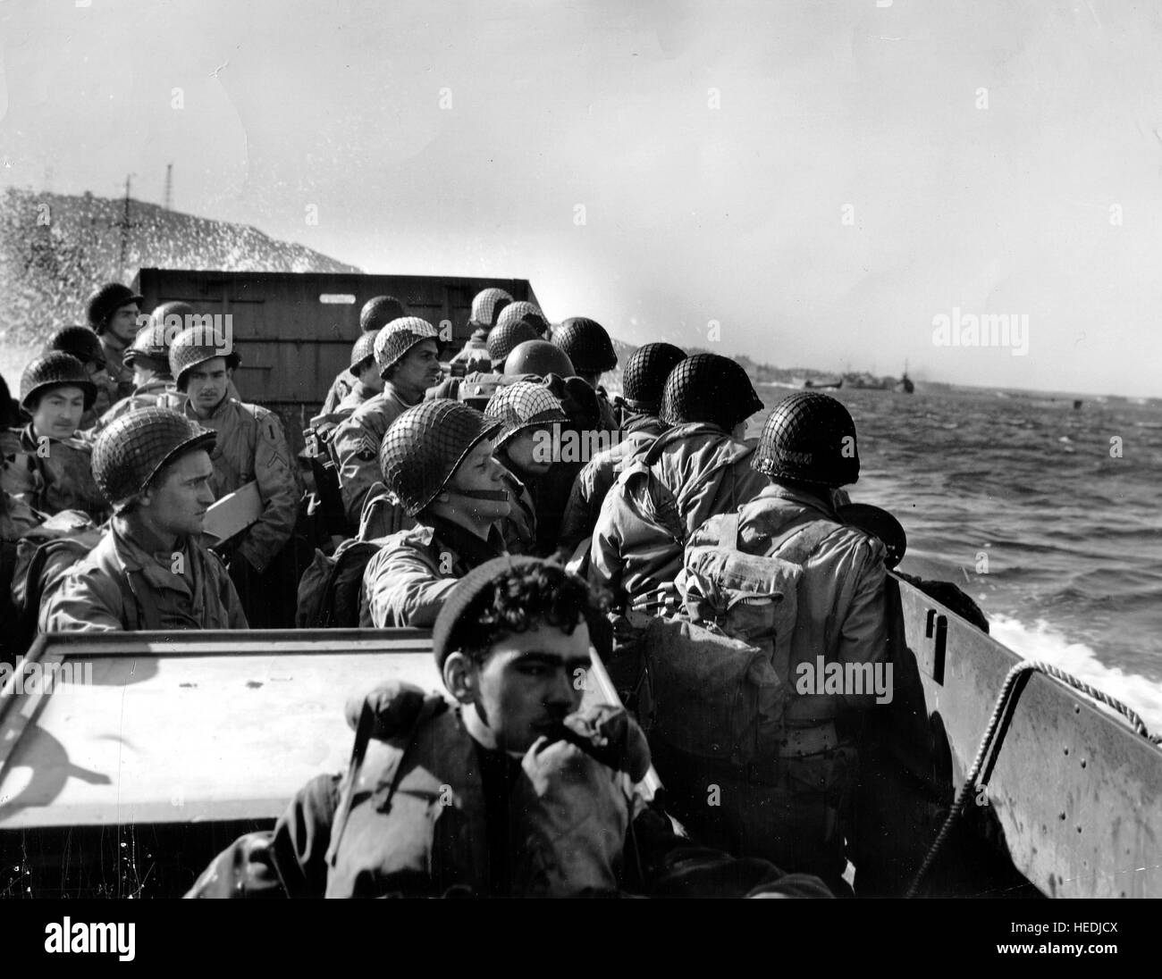 Normandie, Frankreich, 6. Juni 1944. D-Day, die alliierten Soldaten Aussteigen aus Transportschiffe, Zweiter Weltkrieg Stockfoto