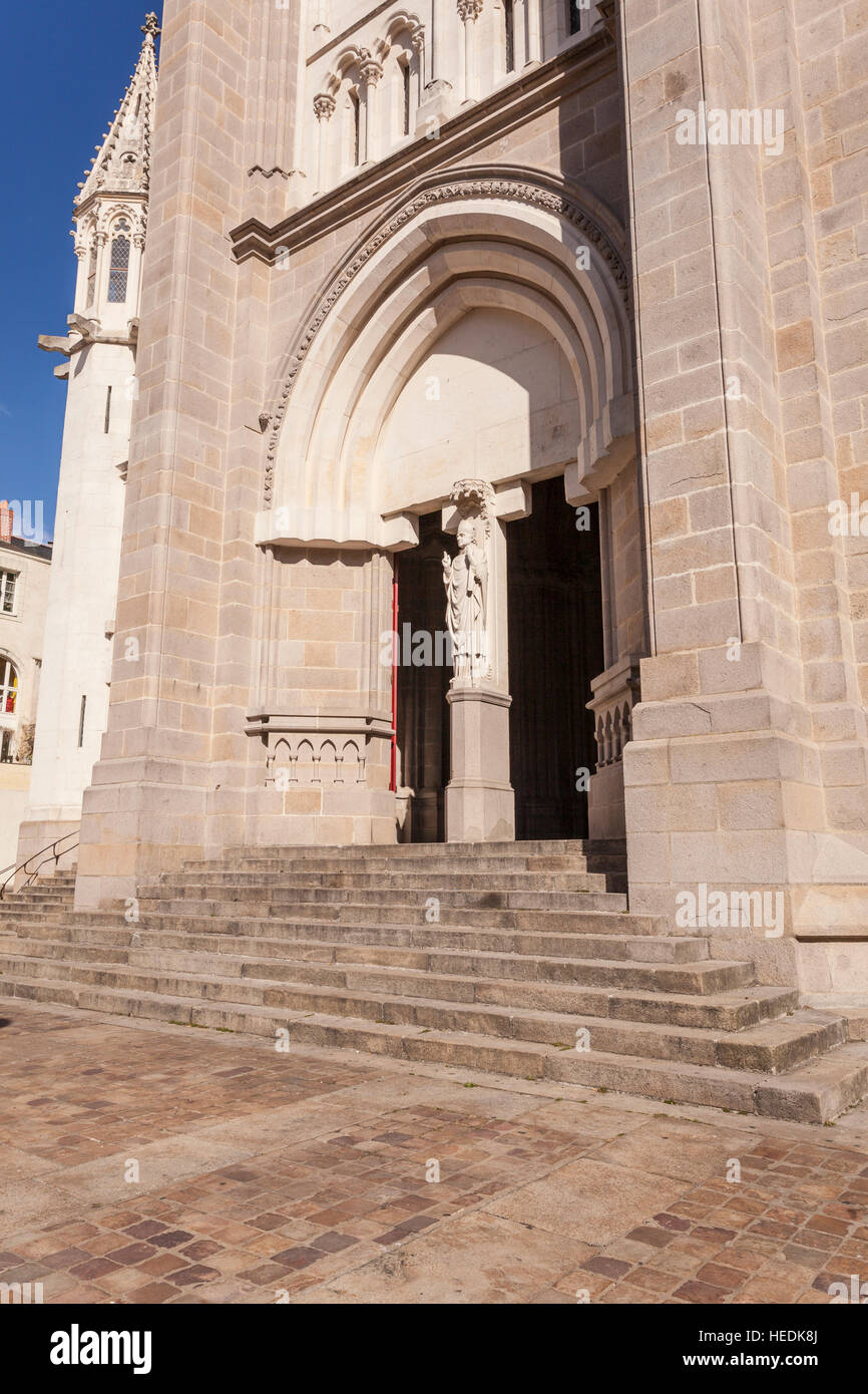 Die Front der Basilika Sankt Nikolaus in Nantes, Frankreich. Stockfoto