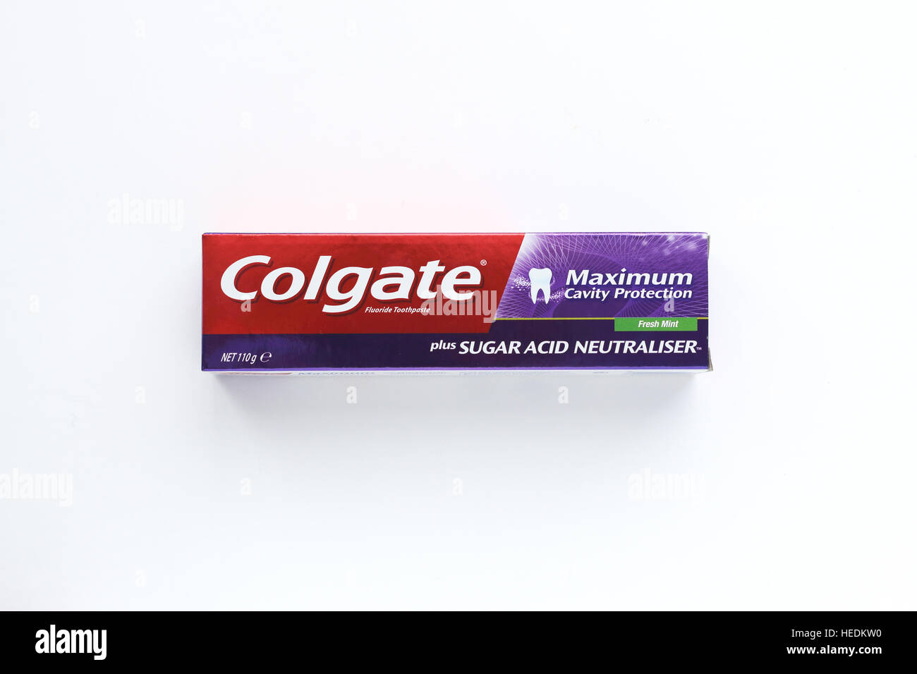 Colgate Zahnpasta auf weißen Hintergrund isoliert Stockfoto