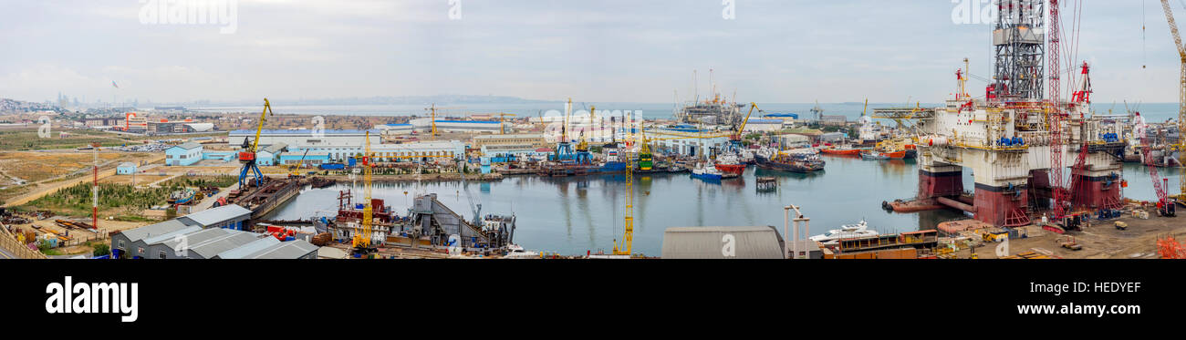 Industrielle Hafen und Werft Panorama, Baku, Aserbaidschan Stockfoto