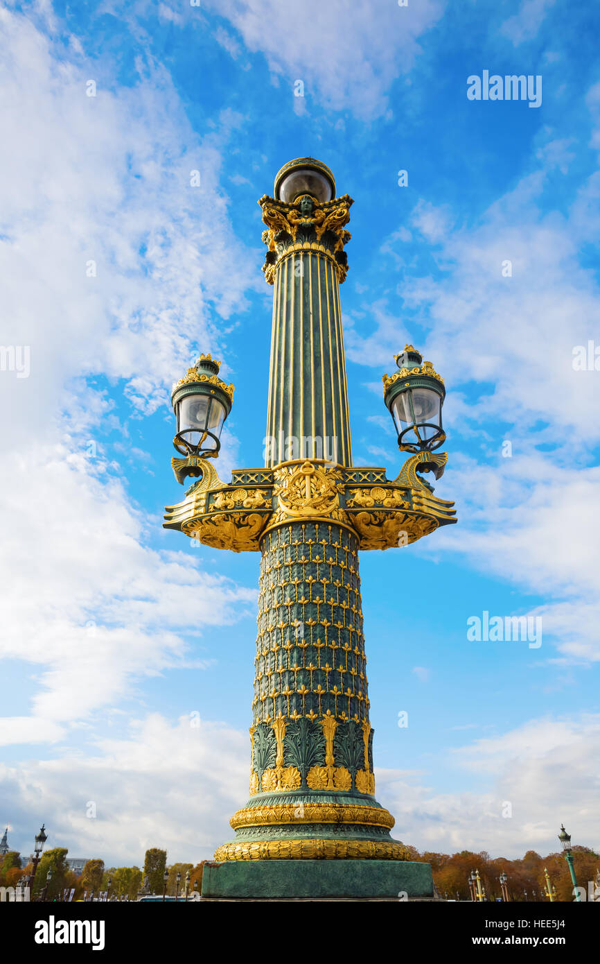 Antike Straßenlaterne auf der Place De La Concorde in Paris, Frankreich Stockfoto