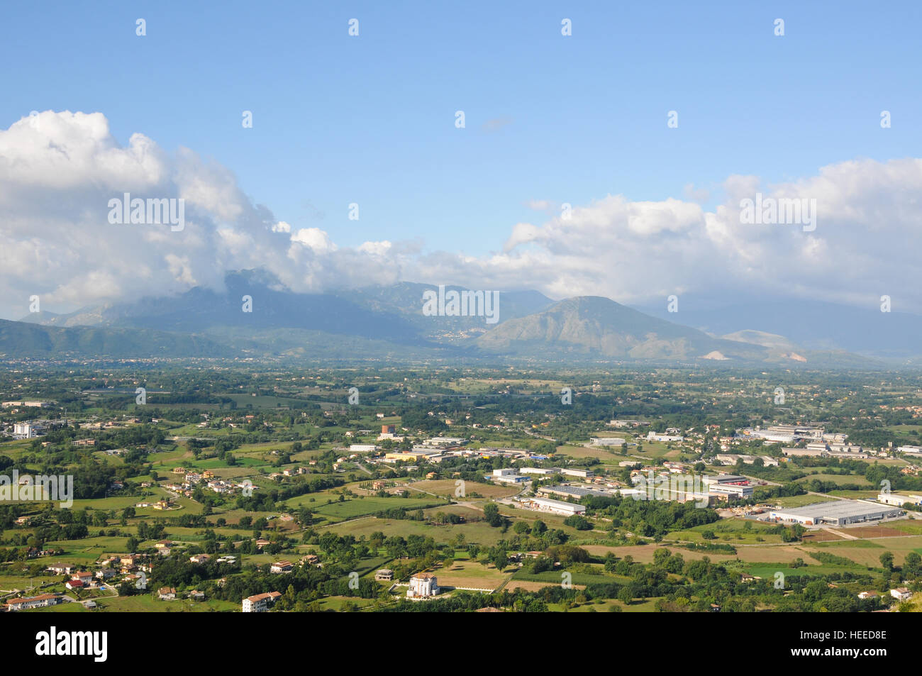 die schöne Landschaft zwischen Marken und Abruzzen in Italien Stockfoto