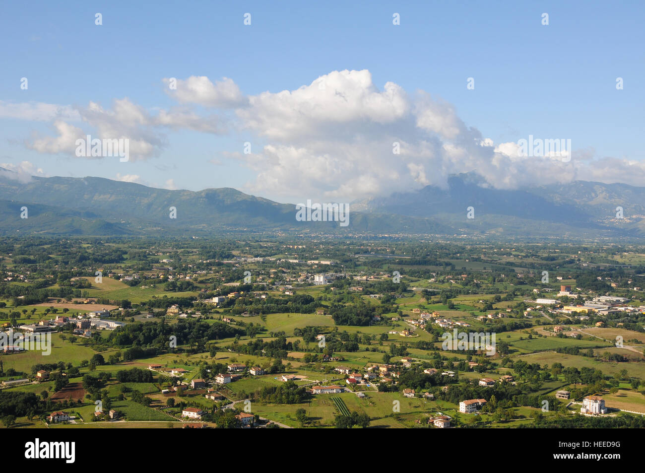 die schöne Landschaft zwischen Marken und Abruzzen in Italien Stockfoto