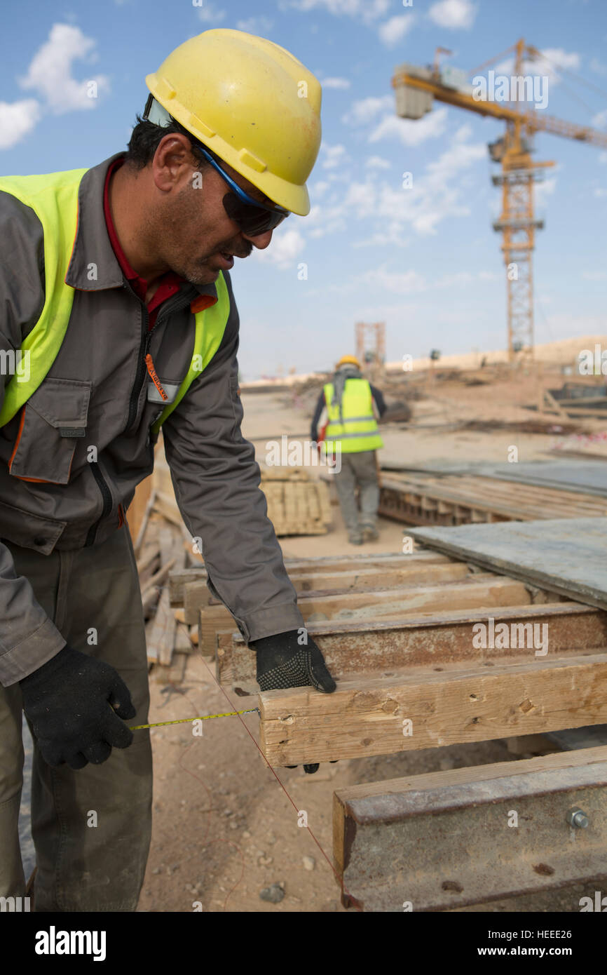 Bautrupps bauen die As Samra Kläranlage in Zarqa, Jordanien. Stockfoto
