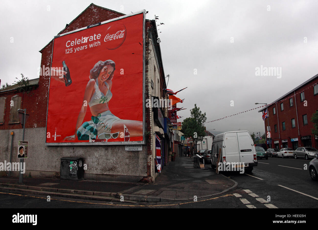 Belfast Unionist, Loyalist Wandbilder und Coca-Cola 125 Jahre Lawnbrook Avenue Stockfoto