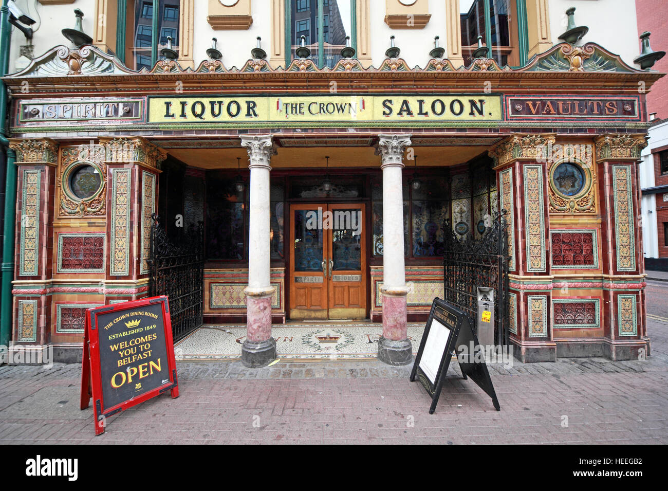 Famous Crown Bar, Gt Victoria St, Belfast außen, Northern Ireland, UK Stockfoto