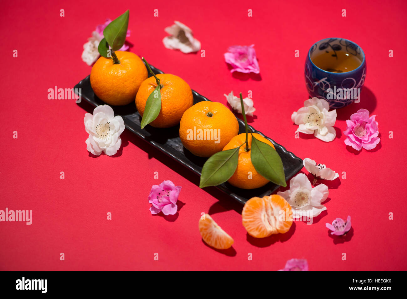 Chinesische neues Jahr-Dekorationen mit Mandarinen Stockfoto
