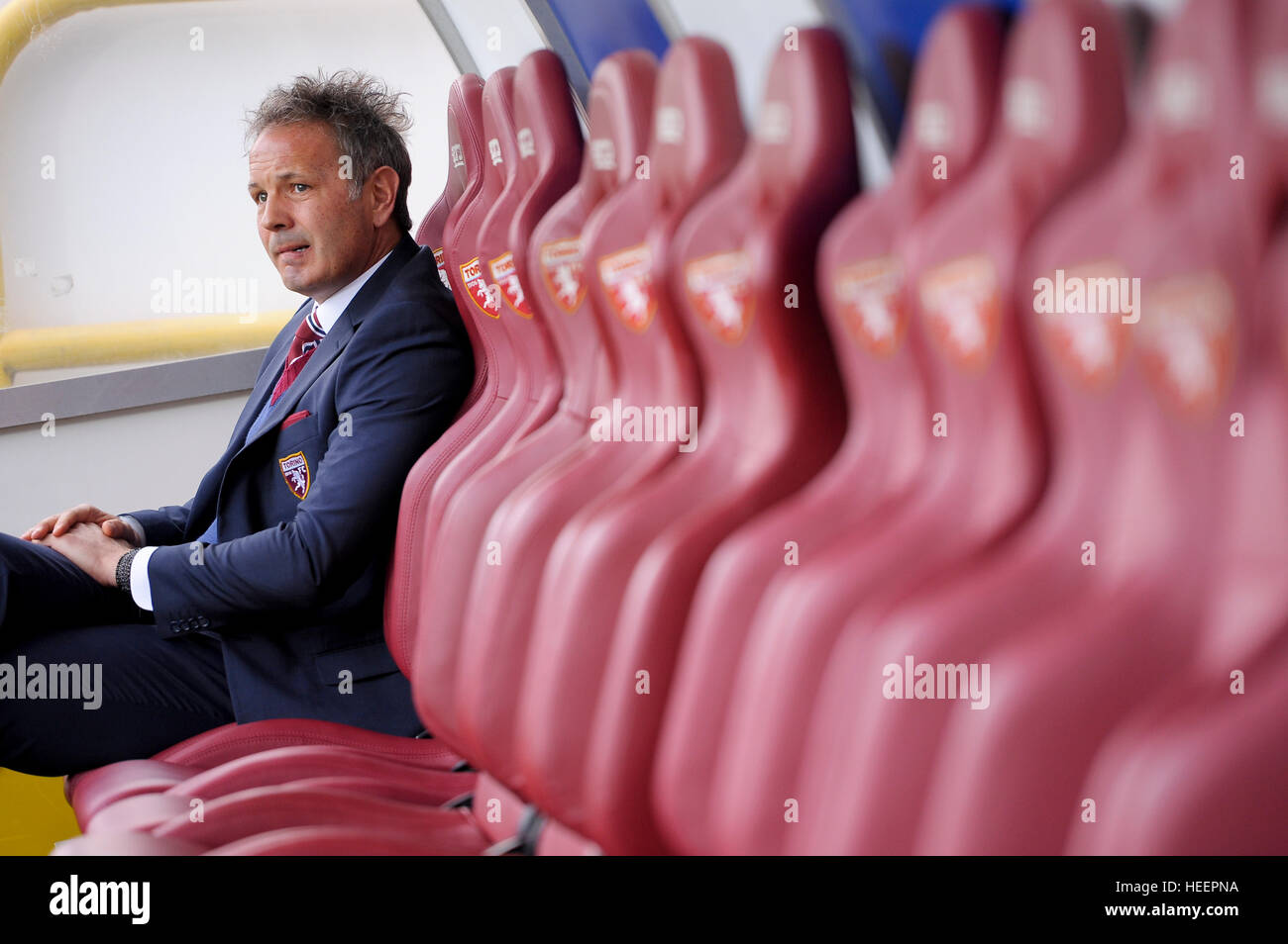 Turin, Italien. 11 Dezember 2016: Sinisa Mihajlovic, Cheftrainer der TorinoFC, blickt auf vor dem Serie A-Fußball-Spiel zwischen FC Turin und Juventus Stockfoto