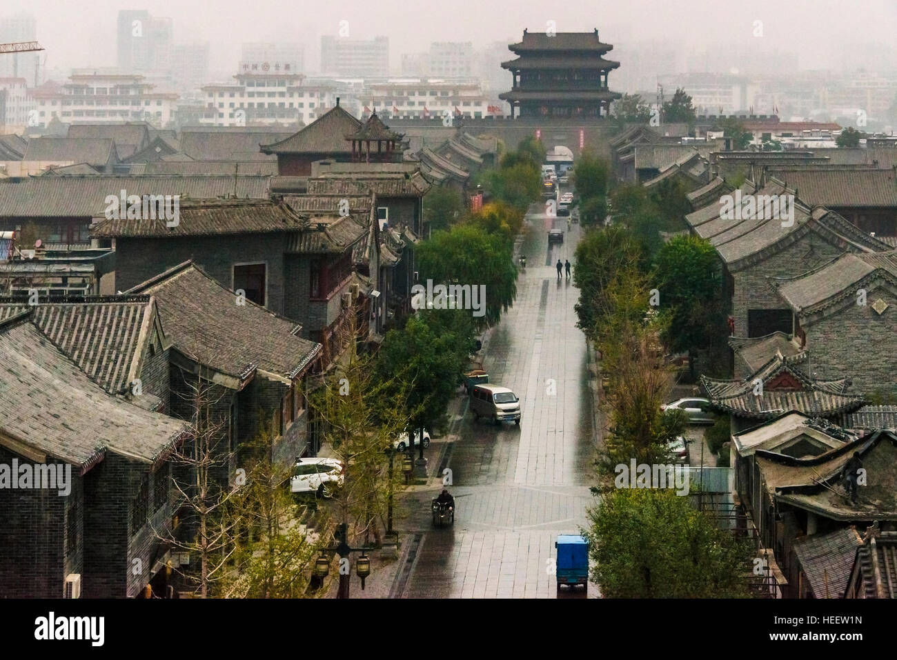 Alte Guangyuelou Turm und traditionelle Häuser, Liaocheng, Provinz Shandong, China Stockfoto