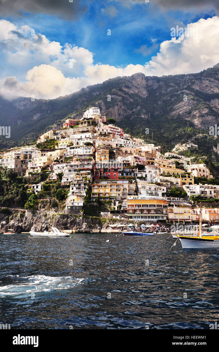 Bunte Häuser am Meer Klippe in Positano, Amalfi-Küste Stockfoto