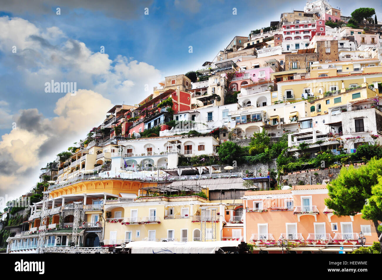 Bunte Häuser am Meer Klippe in Positano, Amalfi-Küste Stockfoto