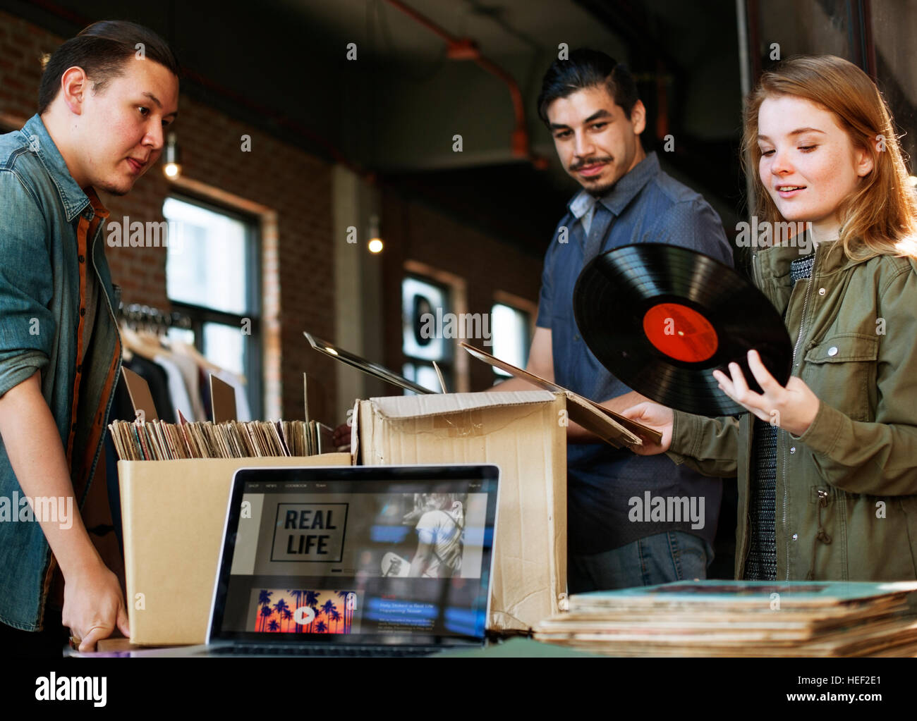 Vinyl Record Store Musik einkaufen Oldschool Klassiker Konzept Stockfoto