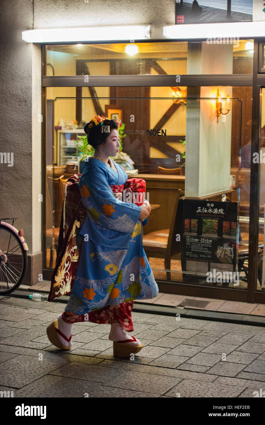 Maiko Wandern, Gion, Kyoto, Japan Stockfoto