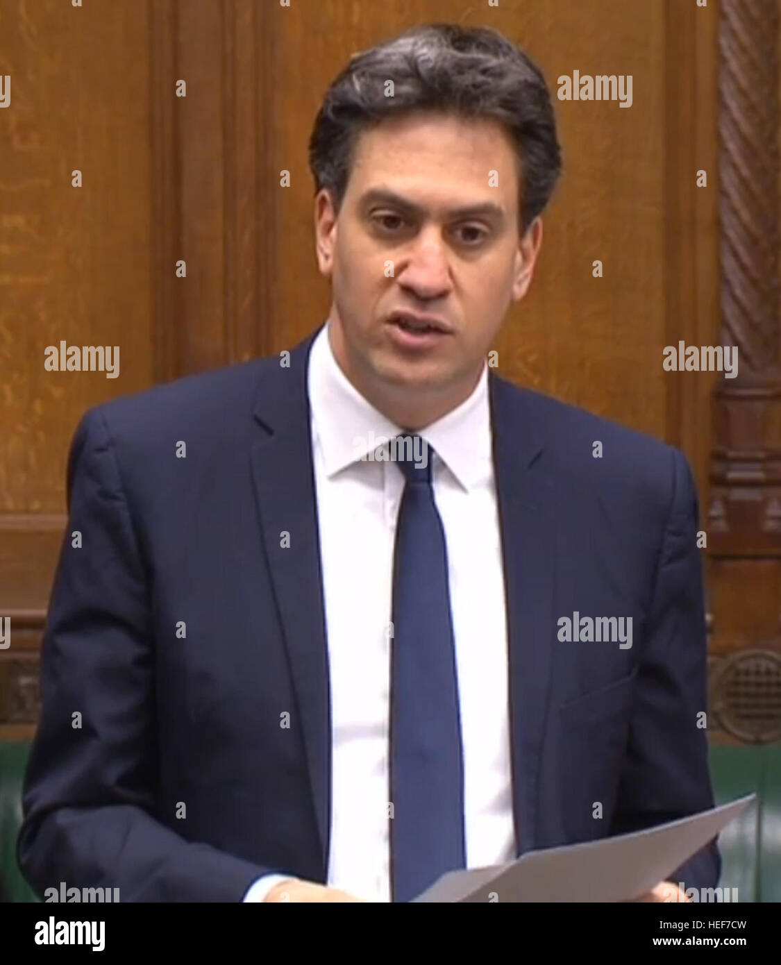 Ed Miliband MP stellt im Londoner Unterhaus eine dringende Frage, in der er die Regierung drängte, gegen Rupert Murdoch zu kämpfen, um die volle Kontrolle über Sky zu erlangen, und sagte, der Medienmogul und seine Familie hätten nichts gelernt und denken, dass sie mit allem davonkommen könnten. Stockfoto