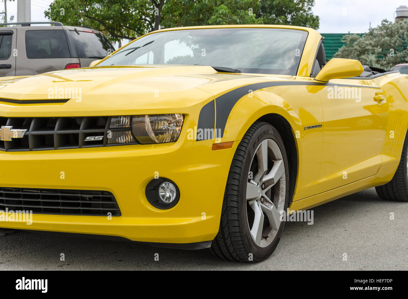 Miami, USA - 22. September 2012: Chevrolet Camaro SS Cabrio auf einem Parkplatz abgestellt. Die fünfte Generation wurde im Jahr 2010 Camaro eingeführt. Diese con Stockfoto