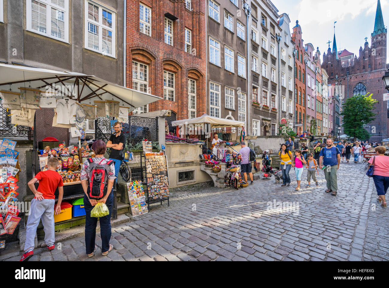 Polen, Pommern, Gdansk (Danzig), Blick auf gepflasterten Frauengasse (Mariacka Street), berühmt für seine herausragenden Veranden (Beischläge) mit dekorativen ornat Stockfoto
