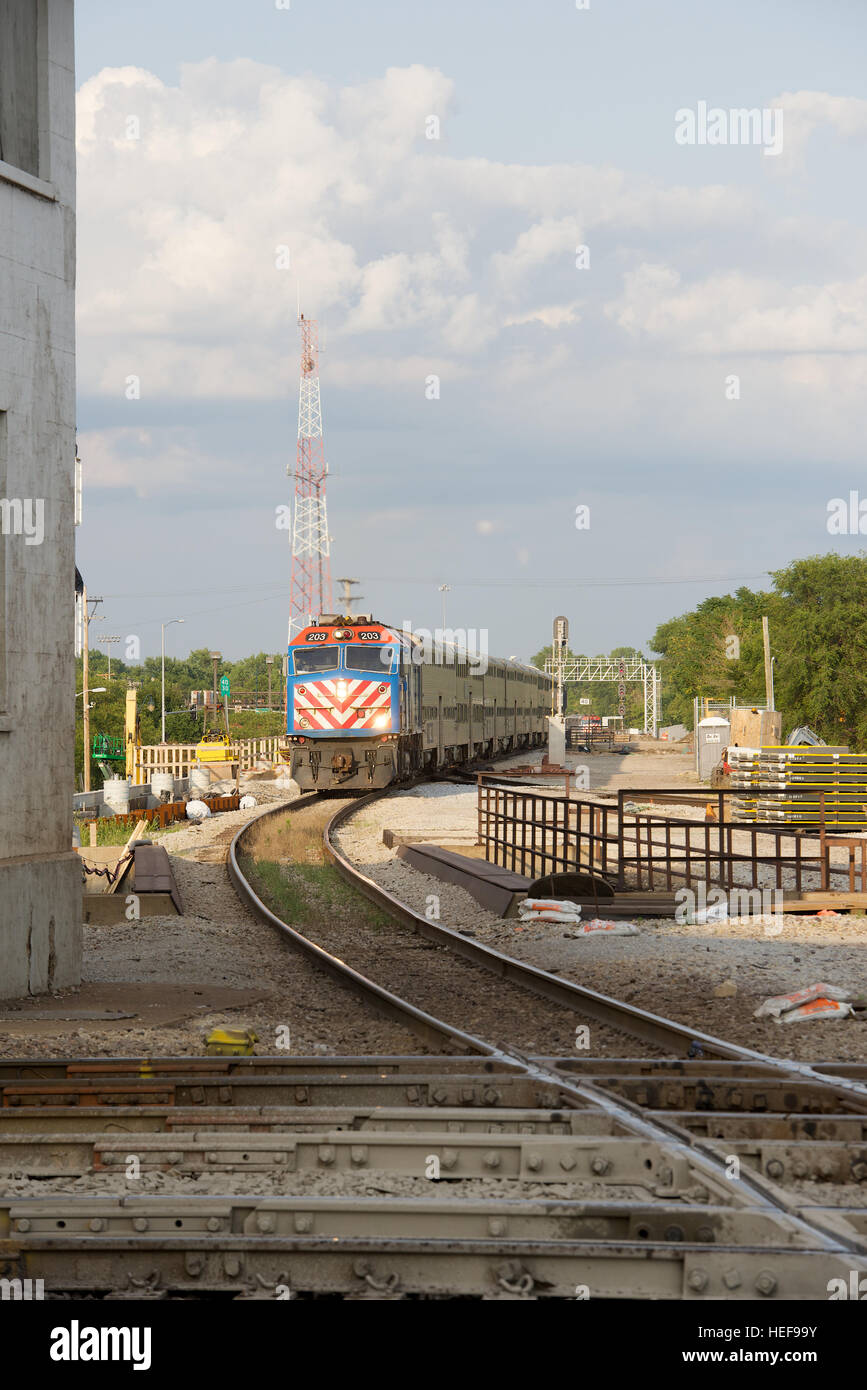 Metra-s-Bahn Ankunft in Joliet Union Station, Joliet, Illinois, USA. Stockfoto