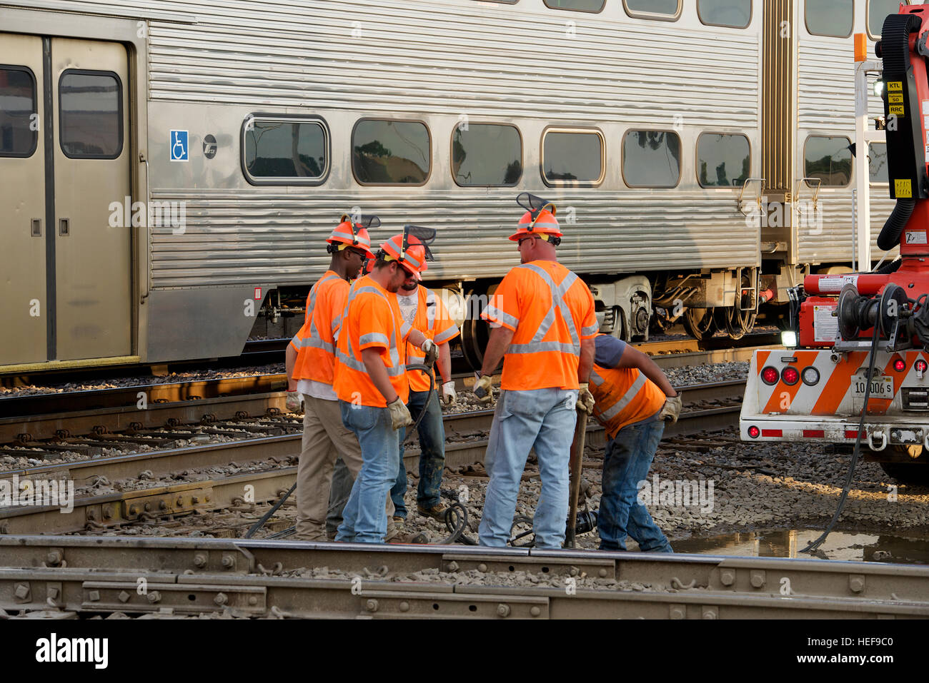 Wartung-Crew auf der Eisenbahn in Joliet, Illinois, USA. Stockfoto