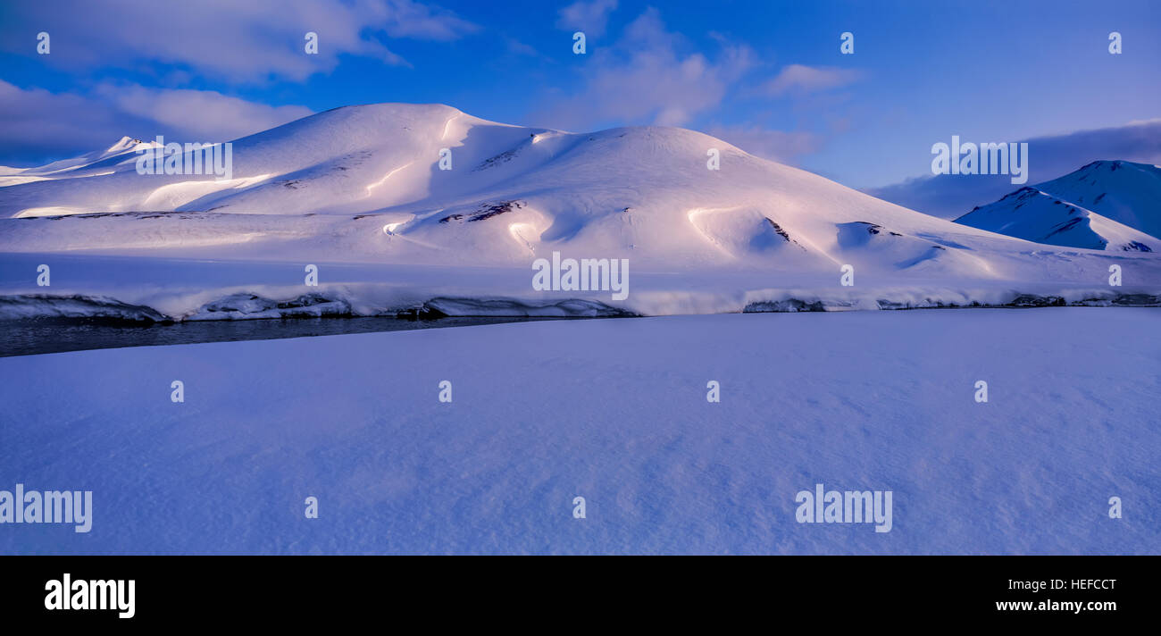 Verschneite Landschaft, Landmannalaugar, Hochland, Island Stockfoto