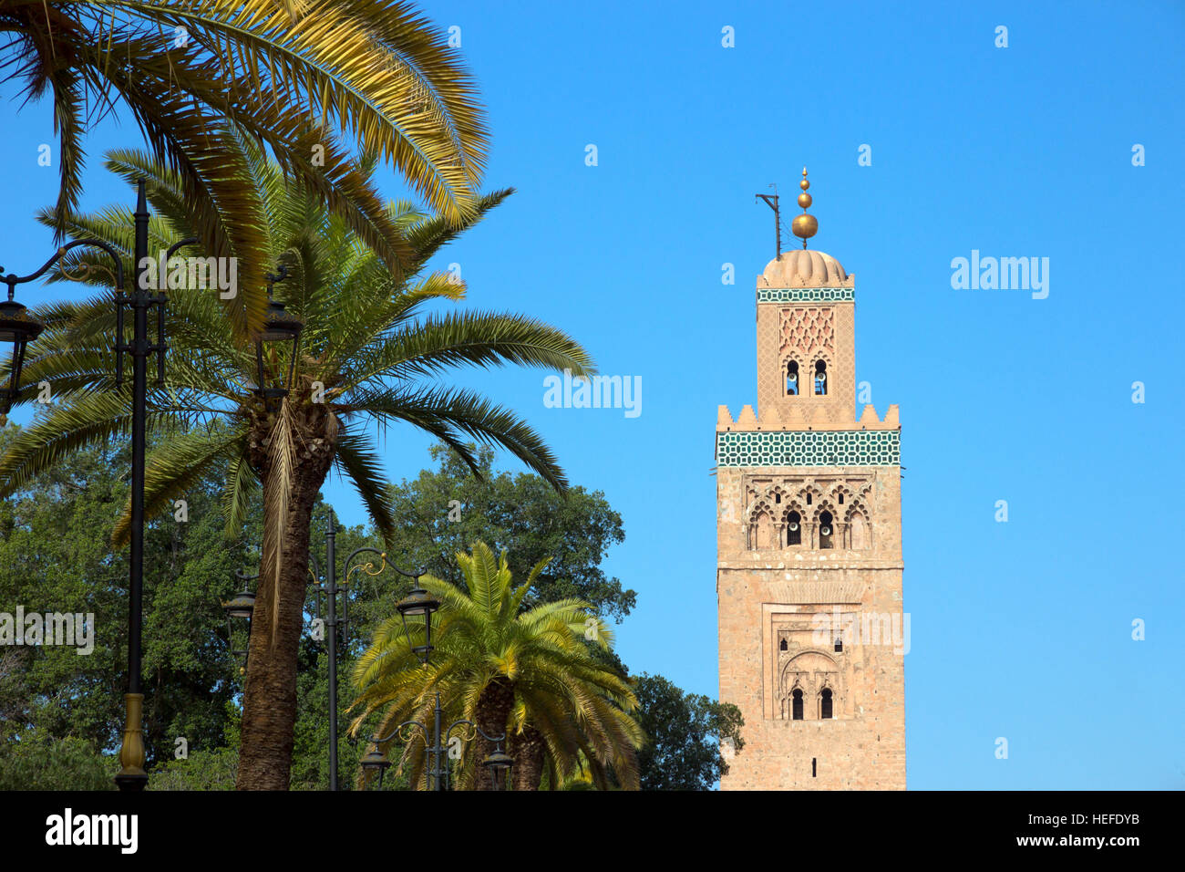 Blick auf die Koutoubia-Moschee in Marrakesch, Marokko. Die Moschee ist die größte in dieser Stadt. Stockfoto