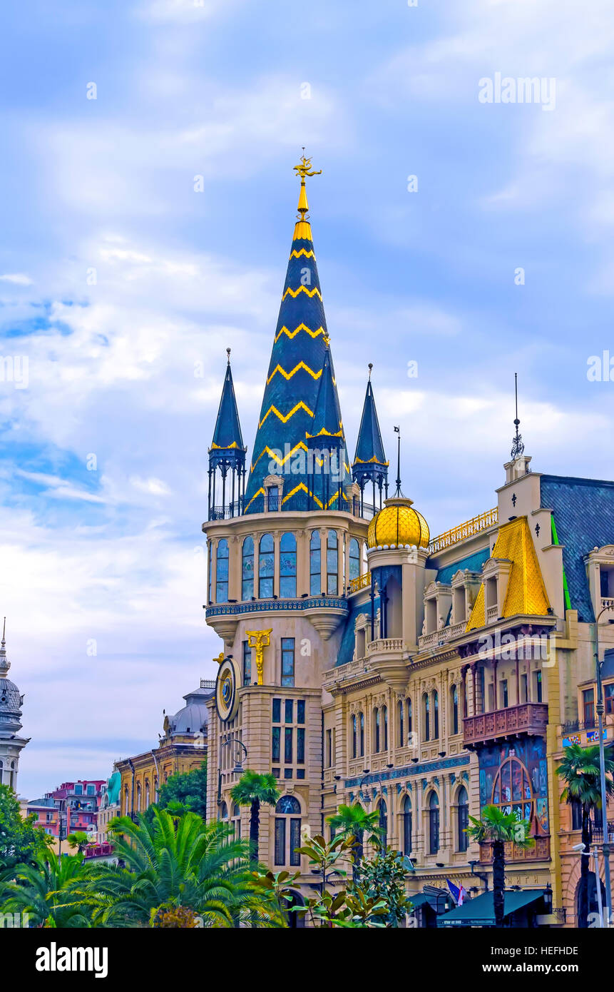 National Bank of Georgia mit der astronomischen Uhr Batumi Georgien Architektur. Stockfoto