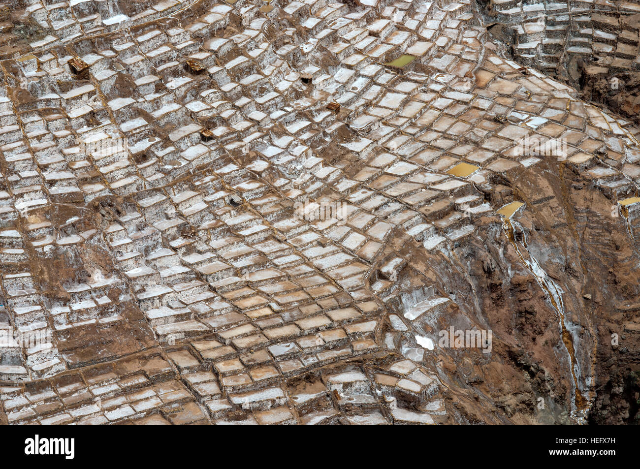 Maras der Saline im Heiligen Tal in der Nähe von Cuzco. Maras ist eine Stadt im Heiligen Tal der Inkas, 40 Kilometer nördlich von Cuzco in Cuzco Regio Stockfoto
