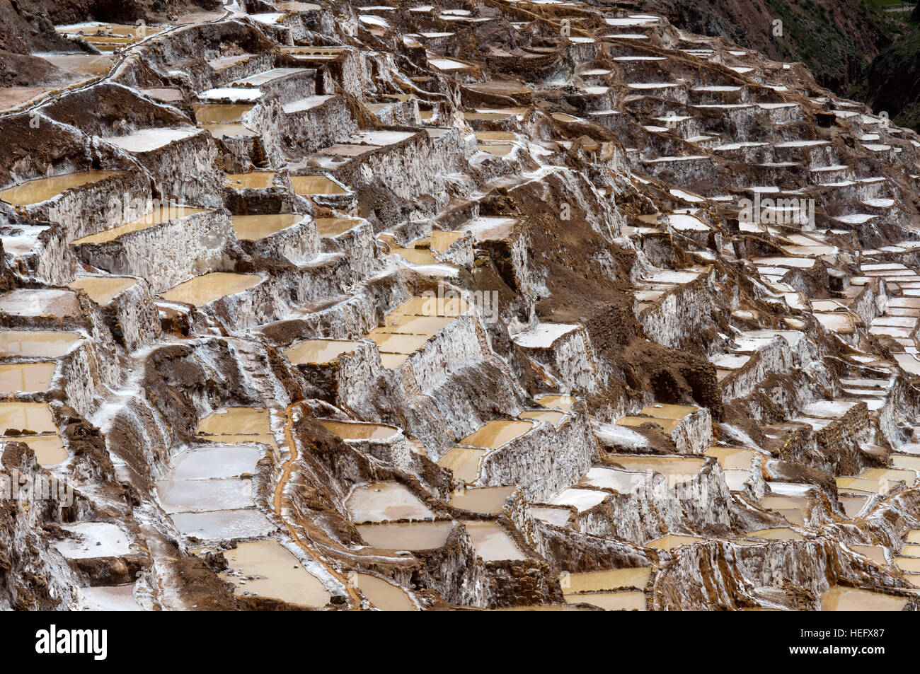 Maras der Saline im Heiligen Tal in der Nähe von Cuzco. Maras ist eine Stadt im Heiligen Tal der Inkas, 40 Kilometer nördlich von Cuzco in Cuzco Regio Stockfoto