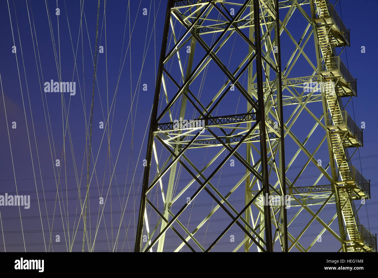 Detail der Pylon und Kabel von Newport Schwebefähre in Süd-Wales Stockfoto