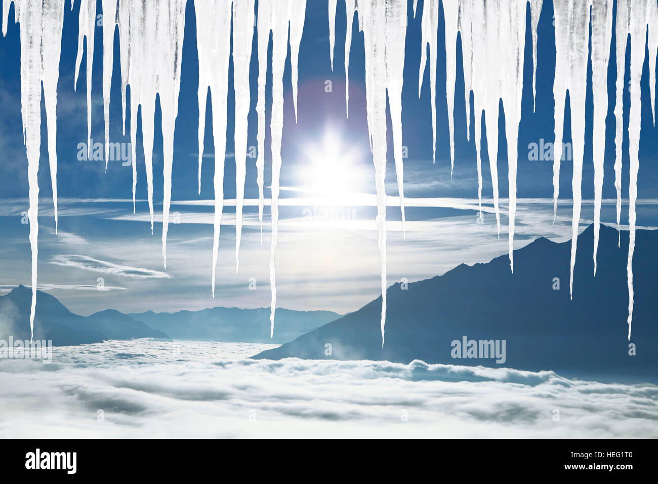 Österreich, Tirol, Meer der Nebel über dem Inntal, komponieren mit Eiszapfen Stockfoto