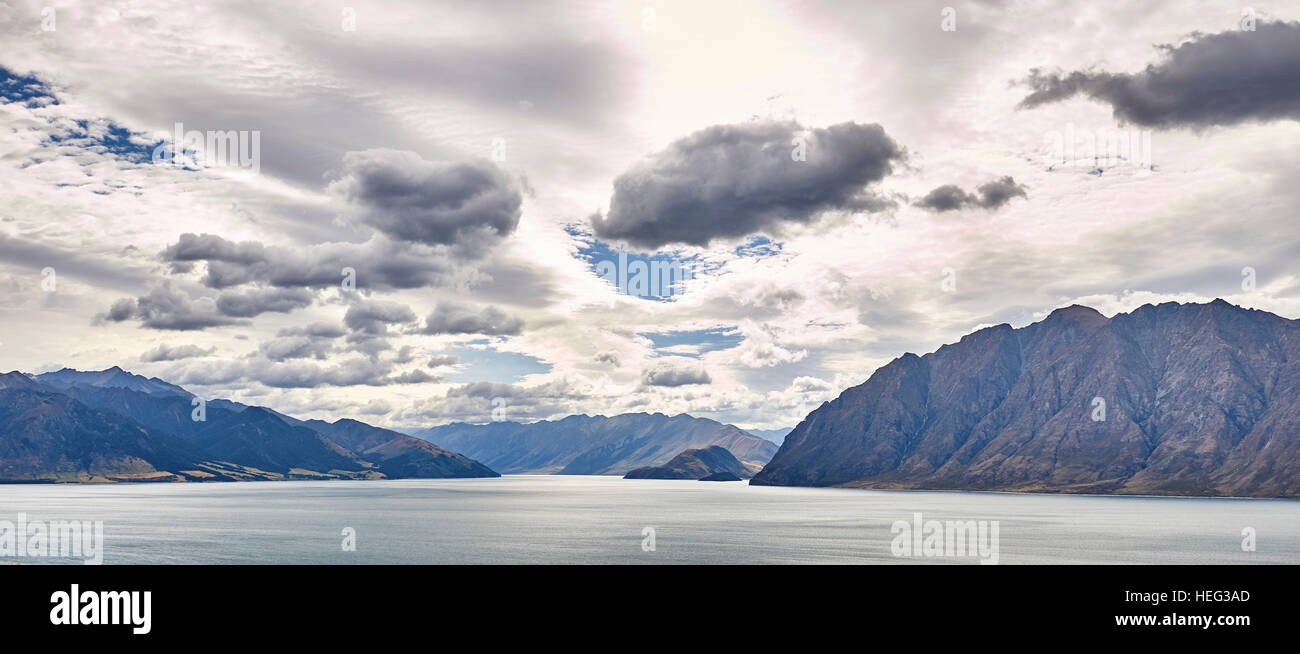 Neuseeland, Südinsel, Lake Hawea, bewölkten Himmel bewölkt, Berge, See, atmosphärische Stockfoto