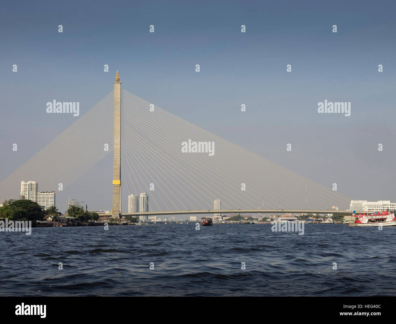 Brücke über den Chao Phraya, Bangkok, Thailand Stockfoto