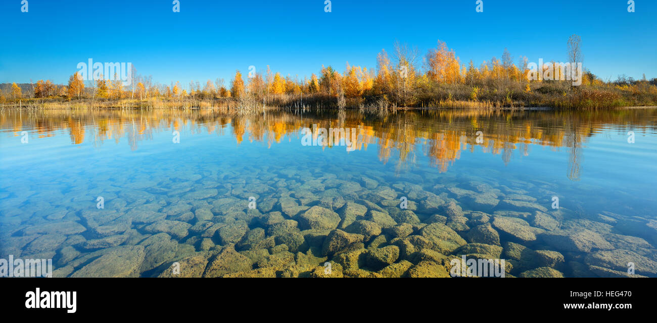 Geiseltalsee im Herbst, See von aufgearbeiteten Bergbau landen, Mücheln, Sachsen-Anhalt, Deutschland Stockfoto