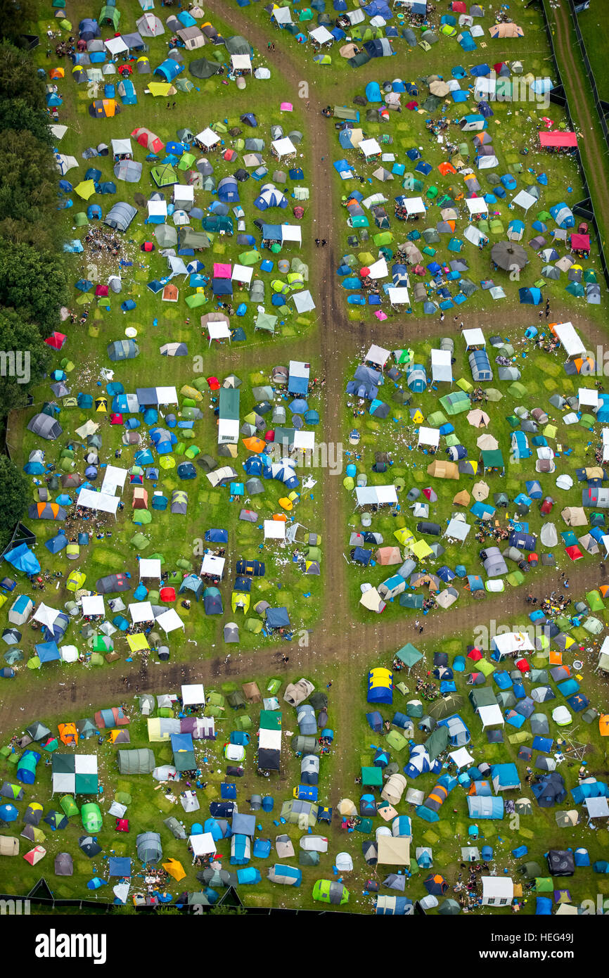 Luftbild von Camper und Zelte im Ruhrpott Rodeo, Punk Festival, Musikfestival, dem Flughafen Schwarze Heide Bottrop, Bottrop Stockfoto