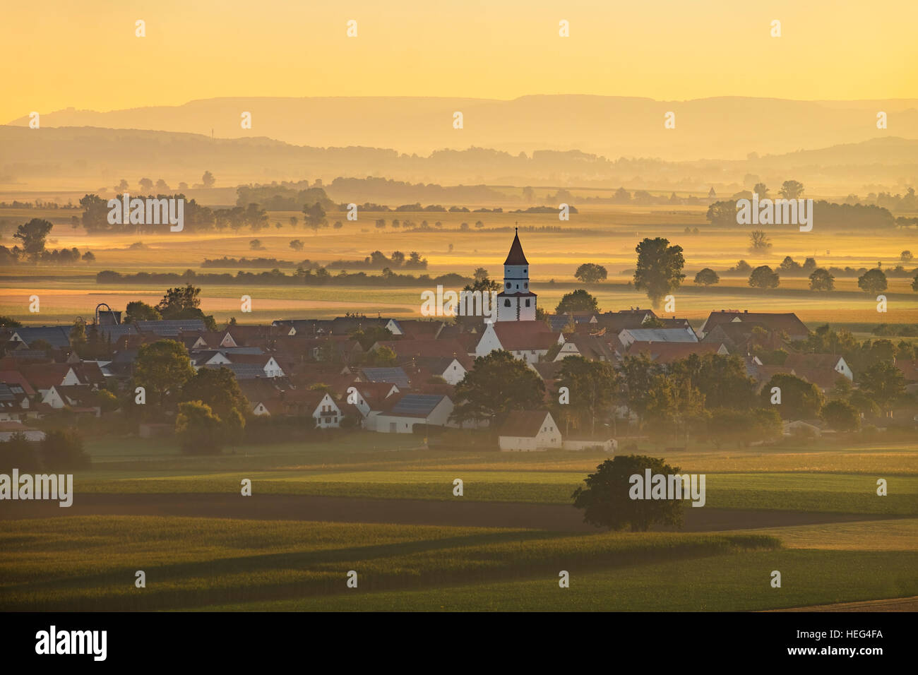 Besonderen bei Wallerstein im Morgenlicht, Sonnenaufgang, Nördlinger Ries, Schwaben, Bayern, Deutschland Stockfoto