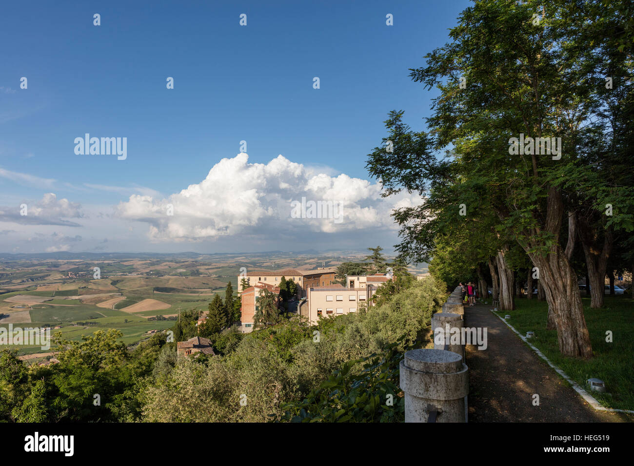 Stadtmauer von Montalcino, Sommer, Italien, Siena, Wolke, Himmel, Beleuchtung, Licht Stockfoto