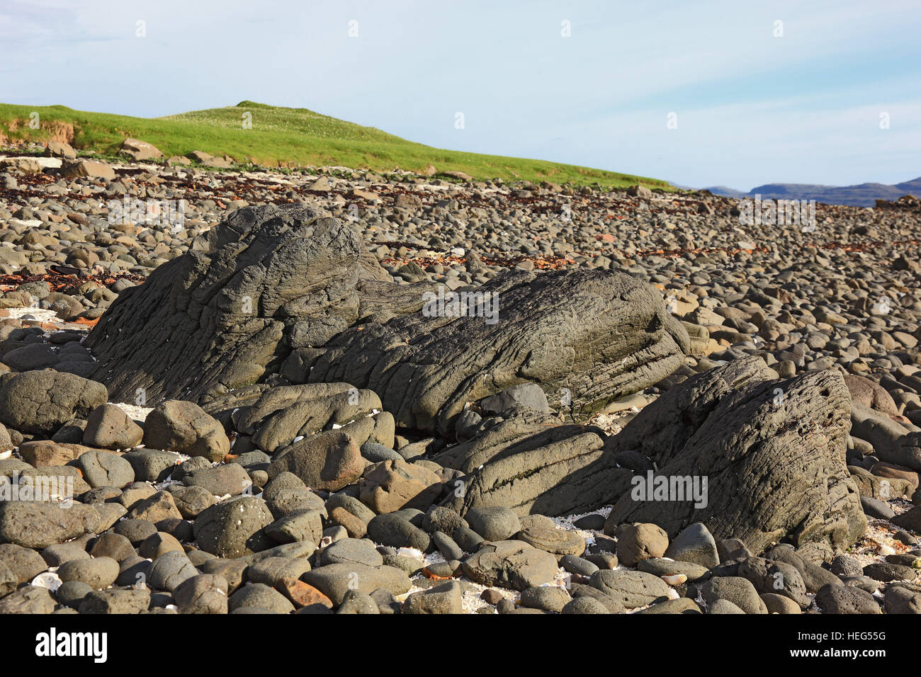 Schottland, die Inneren Hebriden, Isle Of Skye, Duirinish Halbinsel, Basel-Landschaft bin Coral Beach at Claigan, Graue Steine Gegenspieler Formen Stockfoto
