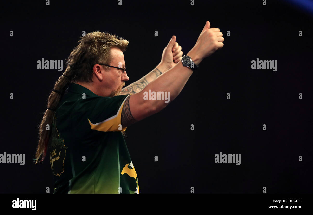 Simon Whitlock feiert Sieg über Dragutin Horvat tagsüber sechs der William Hill Dart Weltmeisterschaft im Alexandra Palace, London. Stockfoto