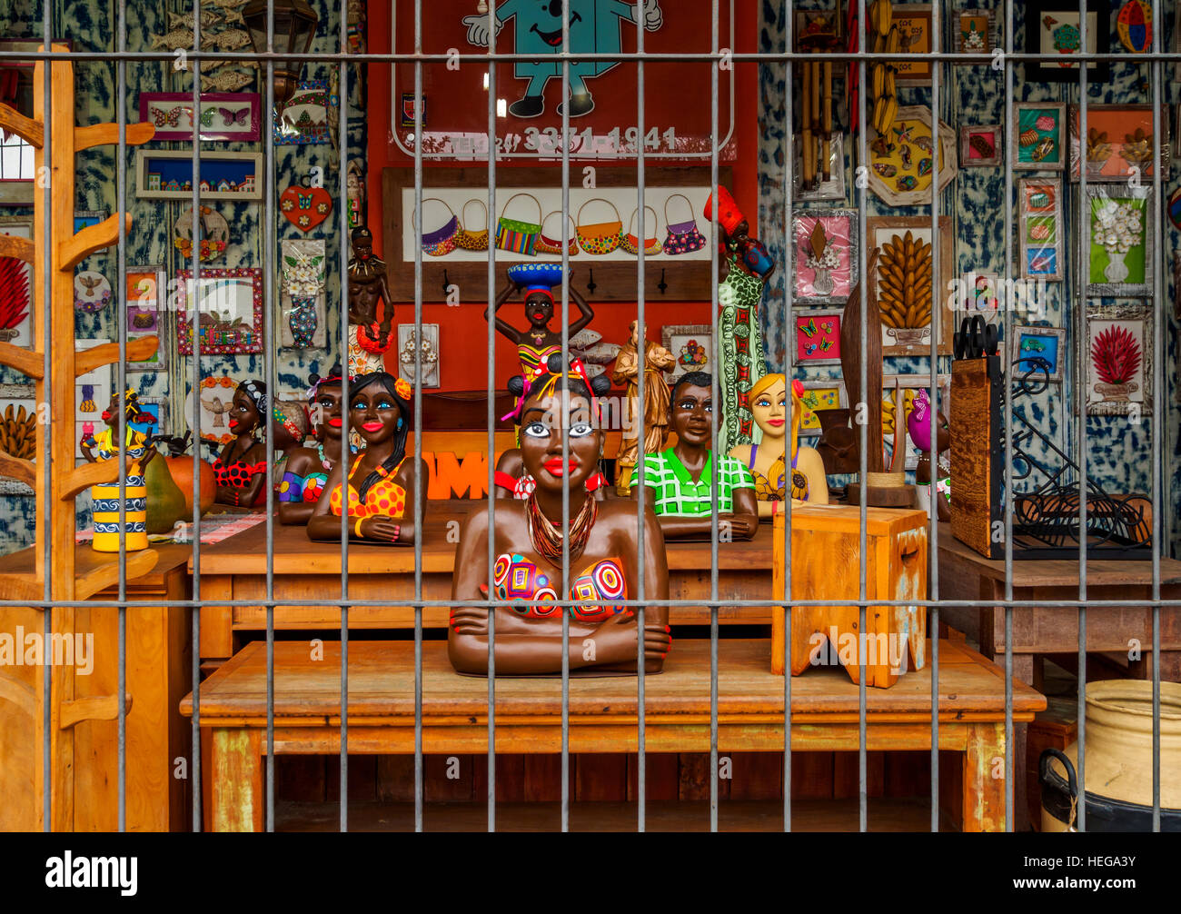Brasilien, Bundesstaat Rio De Janeiro, Paraty, Geschäft mit Souvenirs. Stockfoto