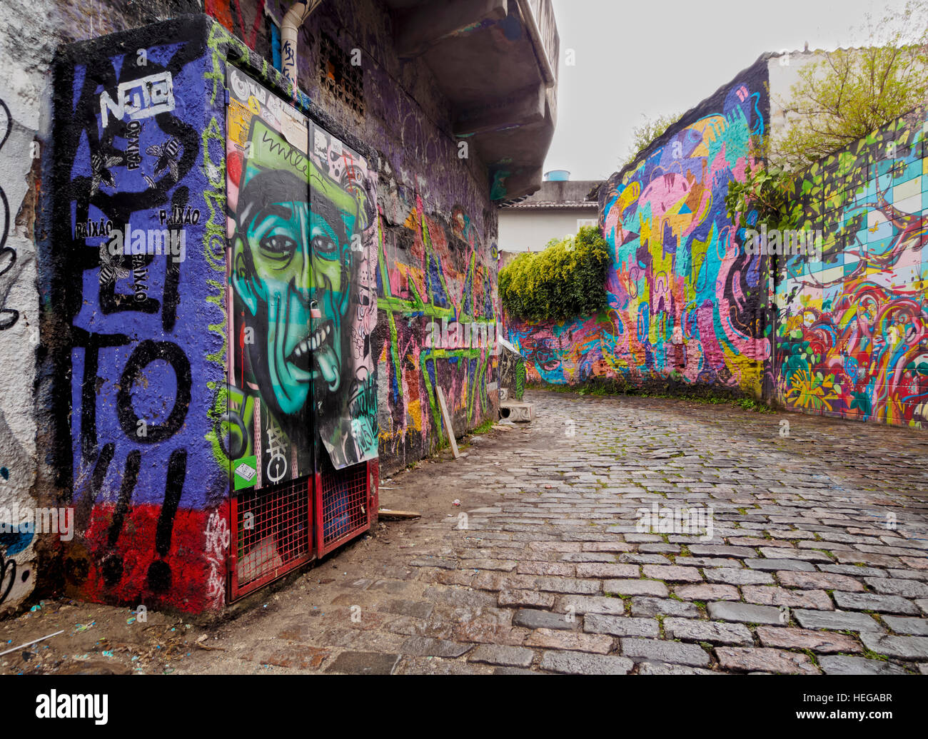 Brasilien, Bundesstaat Sao Paulo, São Paulo, Vila Madalena, Graffiti in Beco Batman zu tun. Stockfoto