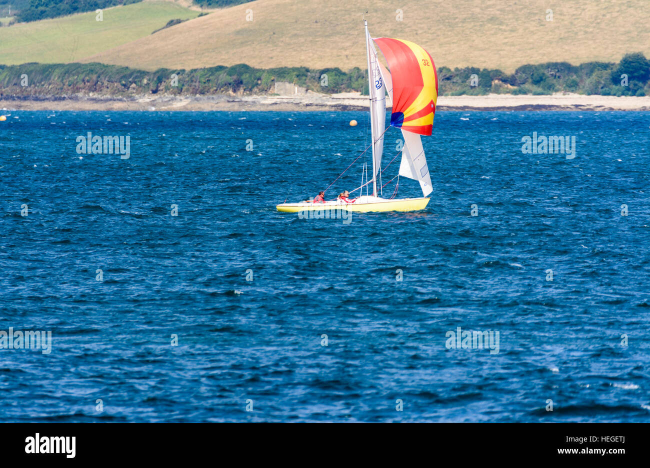 Segelboote vor der Küste von Falmouth in Cornwall, Großbritannien Stockfoto