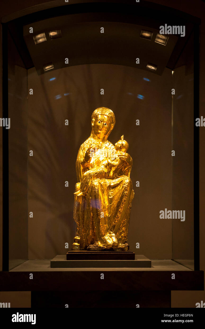 Madonna Mit Becken Stockfotos Und bilder Kaufen Alamy madonna-mit-becken-stockfotos-und-bilder-kaufen-alamy