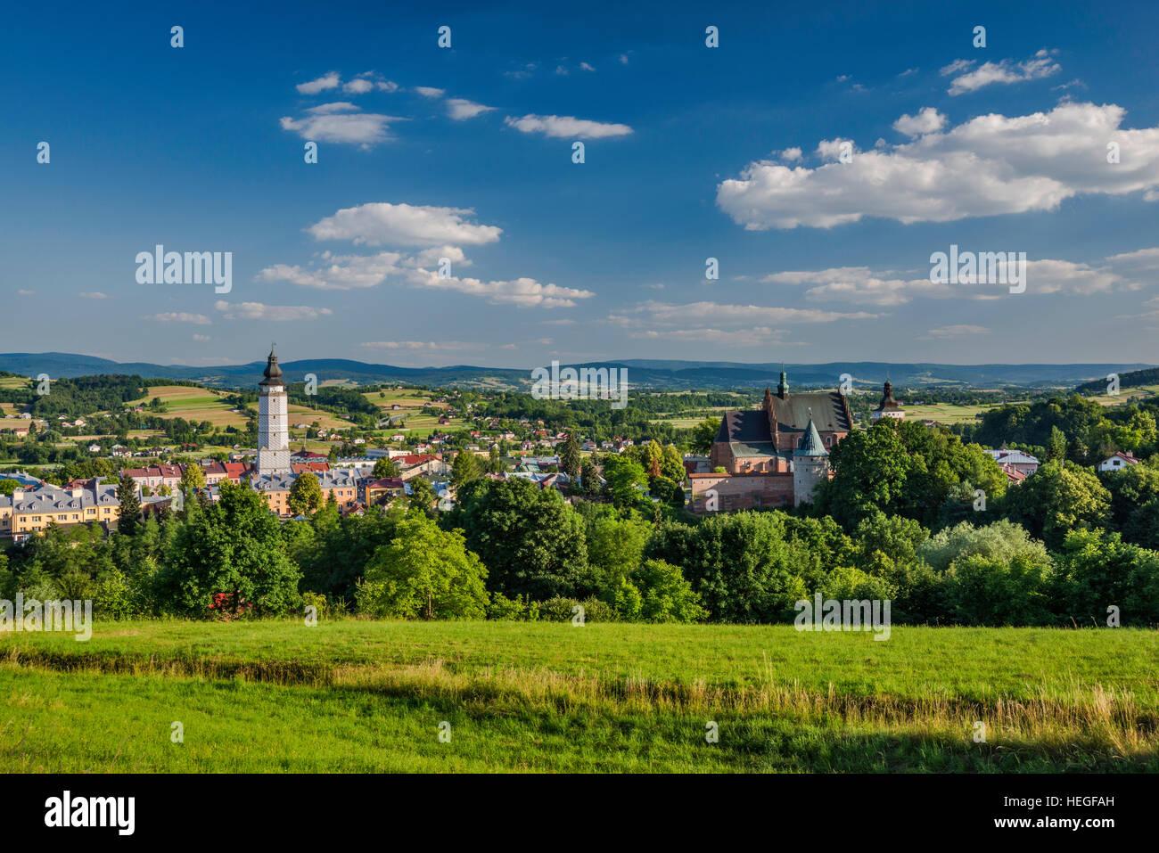 Ansicht der Stadt Biecz im Ropa River Valley, Kleinpolen, Polen Stockfoto
