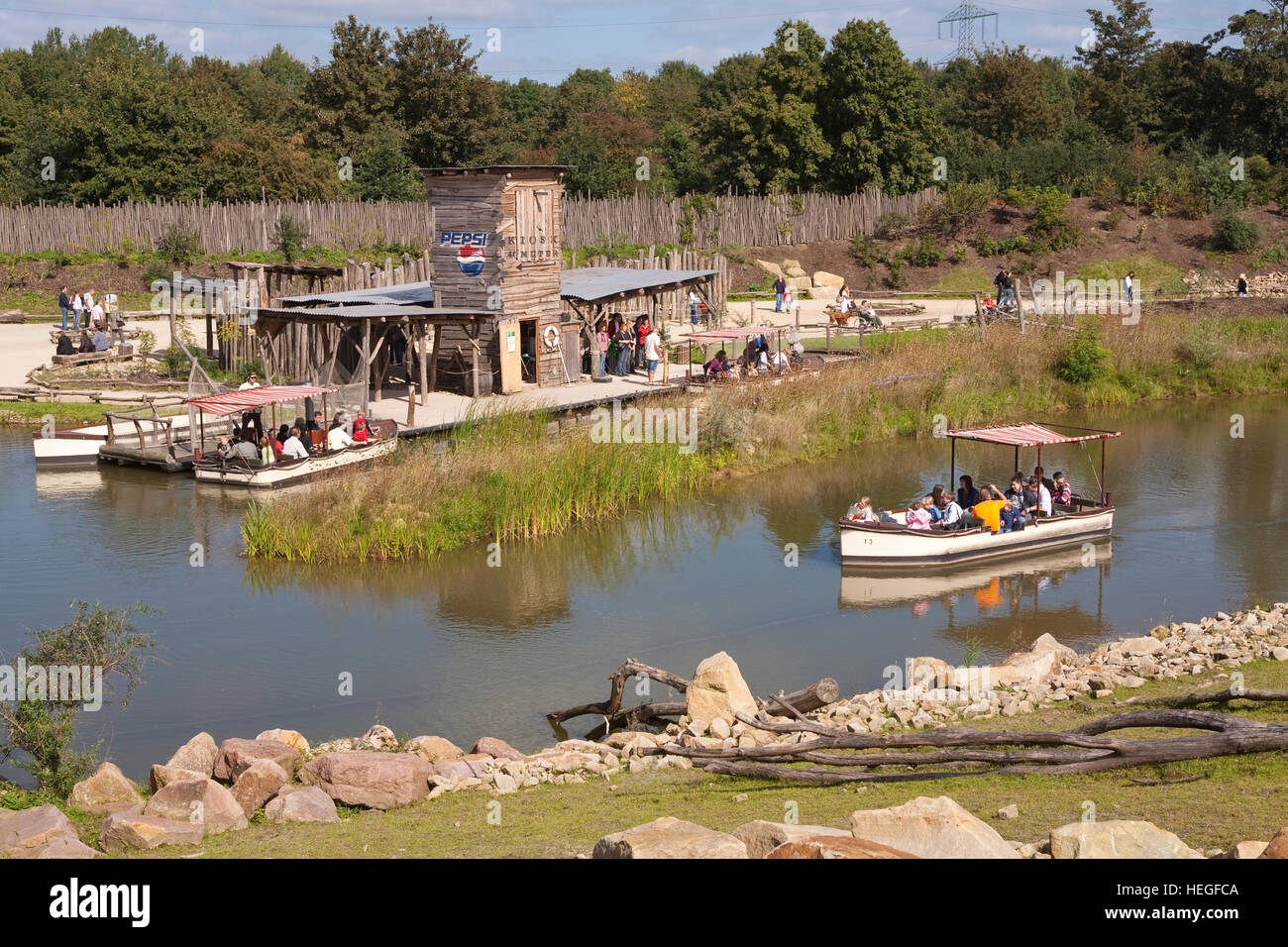 DEU, Deutschland, Ruhrgebiet, Gelsenkirchen, Zoo, afrikanischen See, African Queen-Boot-Safari. Stockfoto