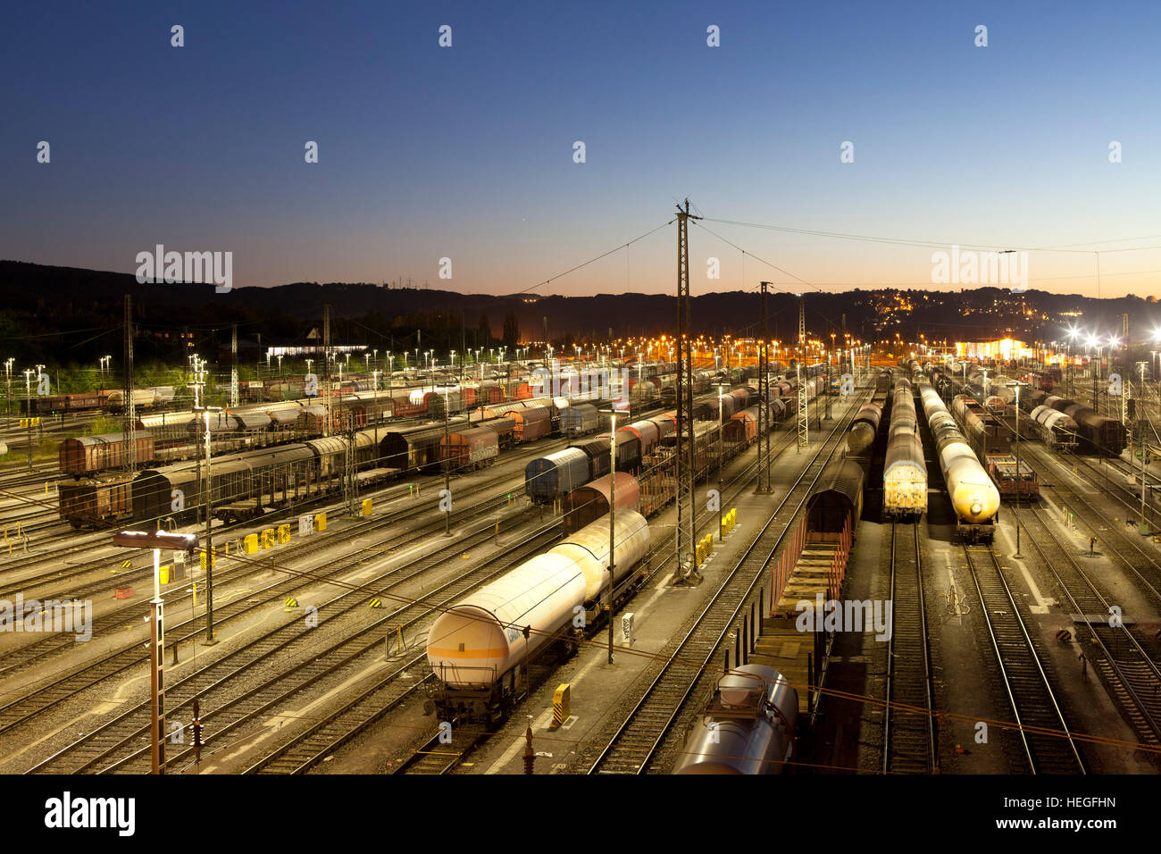 Europa, Deutschland, Ruhrgebiet, Hagen, Eisenbahn Rangier-Hof im Stadtteil Vorhalle, Güterzüge. Stockfoto